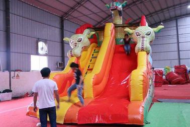 ประเทศจีน Red Dragon Pattern Big Inflatable Slide ขนาดมาตรฐาน CE ที่กำหนดเอง โรงงาน